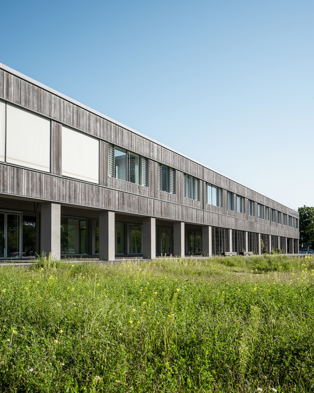 a building that has a lot of windows on it