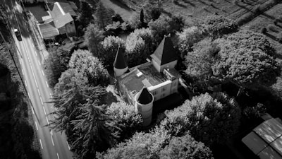 Exterior view of G-4, Kargil Kuti Tower near Global Heart Hospital.
