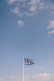 The flag of the state of Bahia waving gently against a clear blue sky.