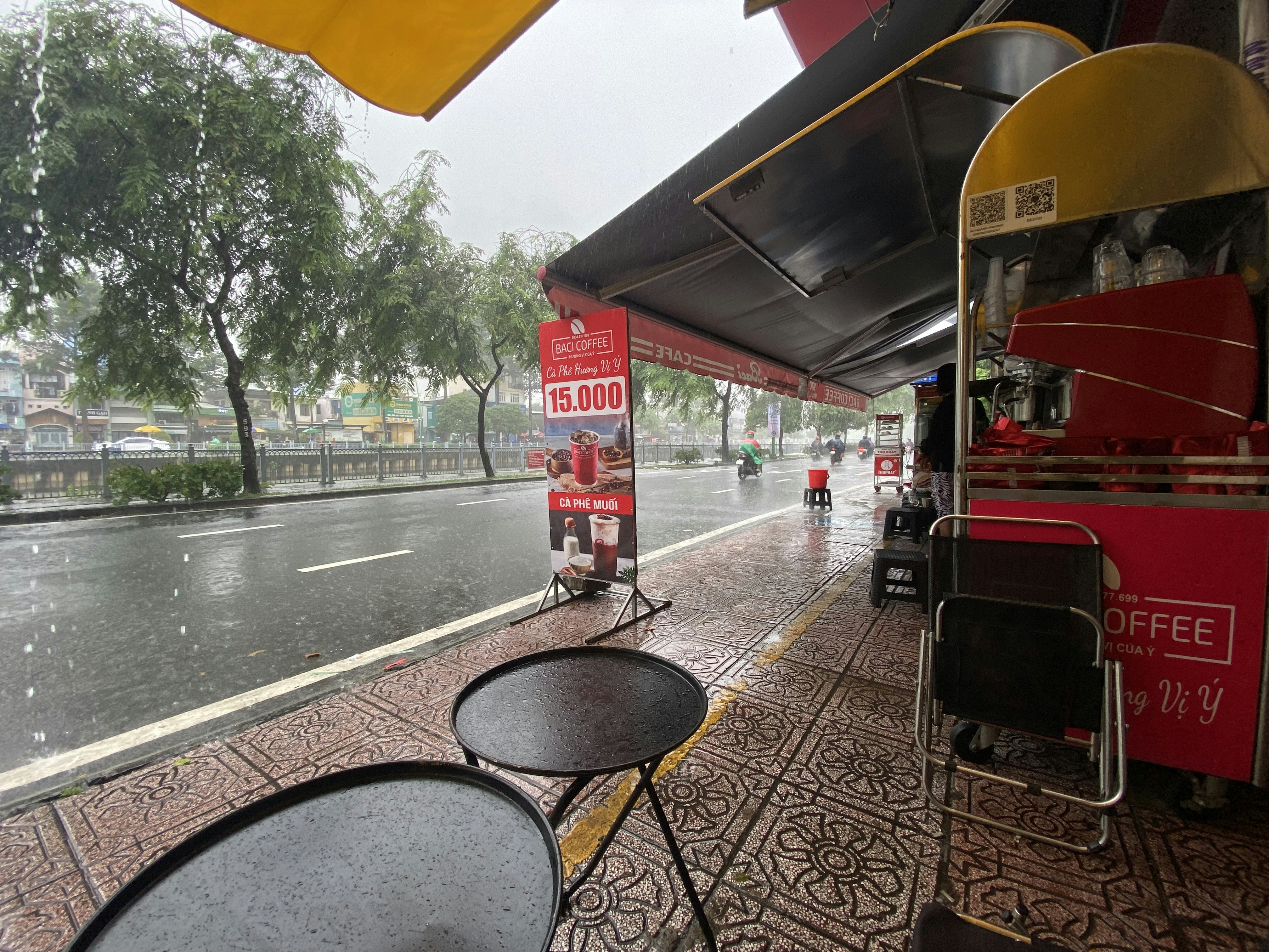 Ly Cà Phê Muối – Hương Vị Độc Đáo Trong Mùa Mưa Mùa Hạ