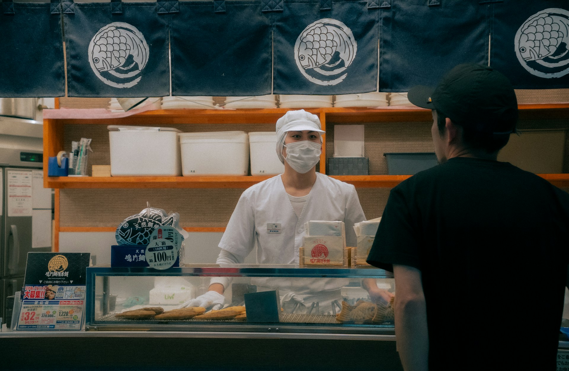 gray computer monitor