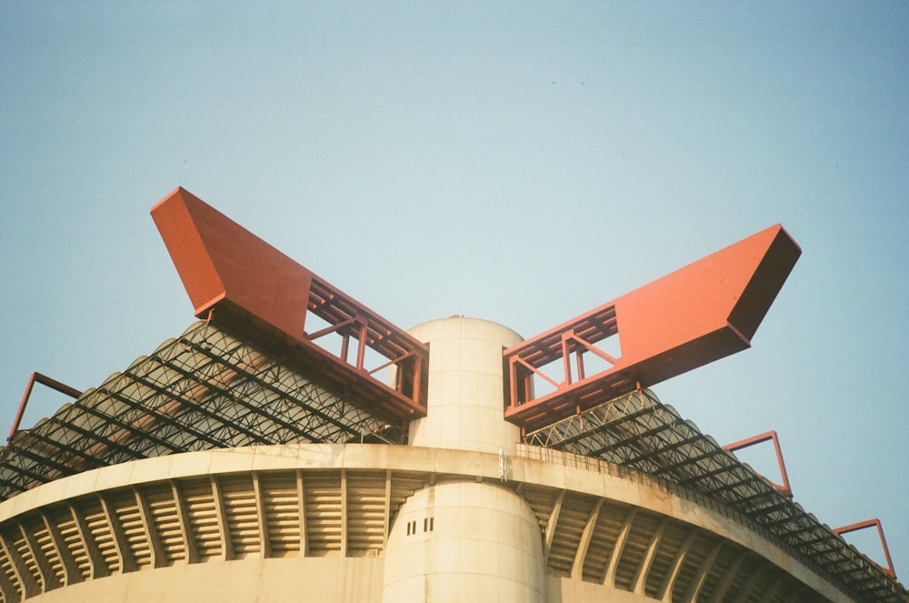 a tall building with two red seats on top of it