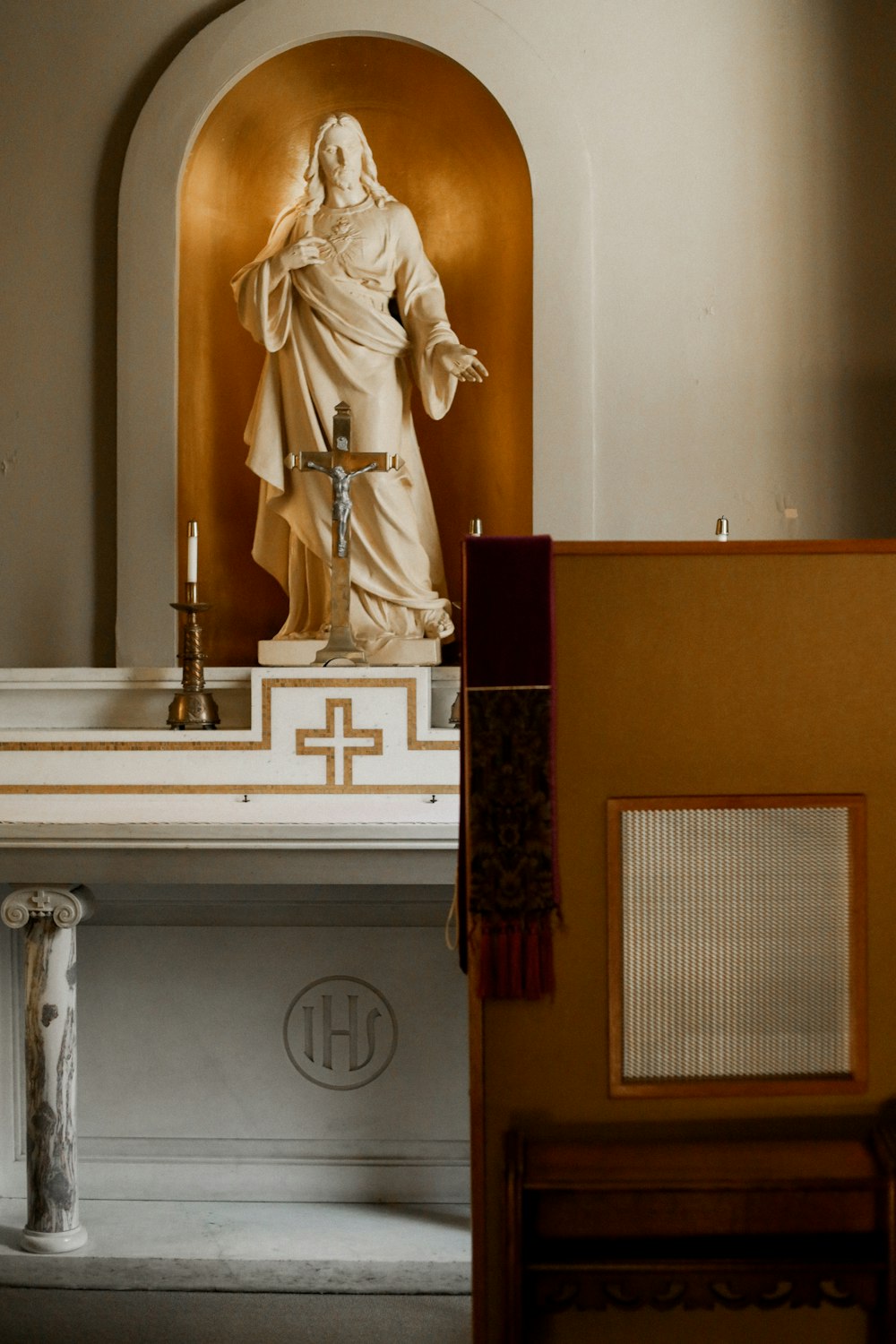a statue of jesus in a church setting