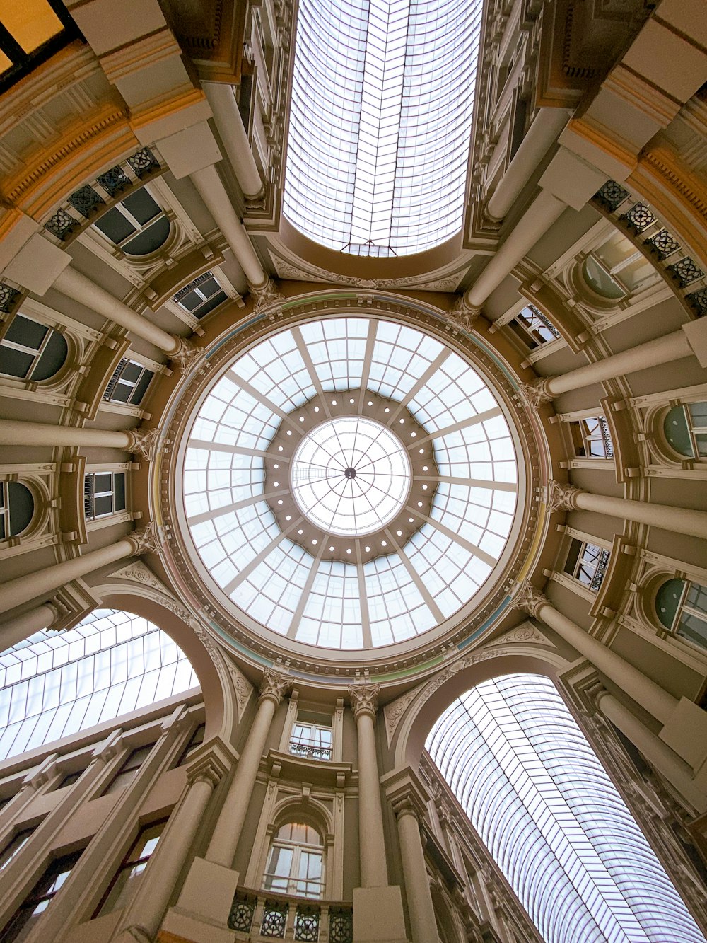 a view of the ceiling of a large building