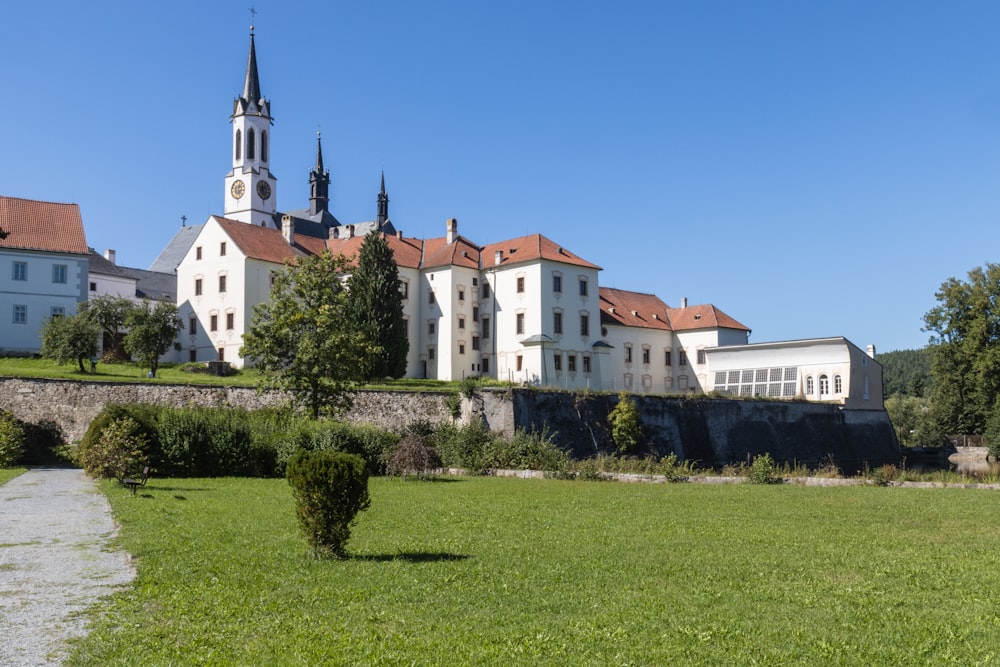 a large white building with a steeple on top of it