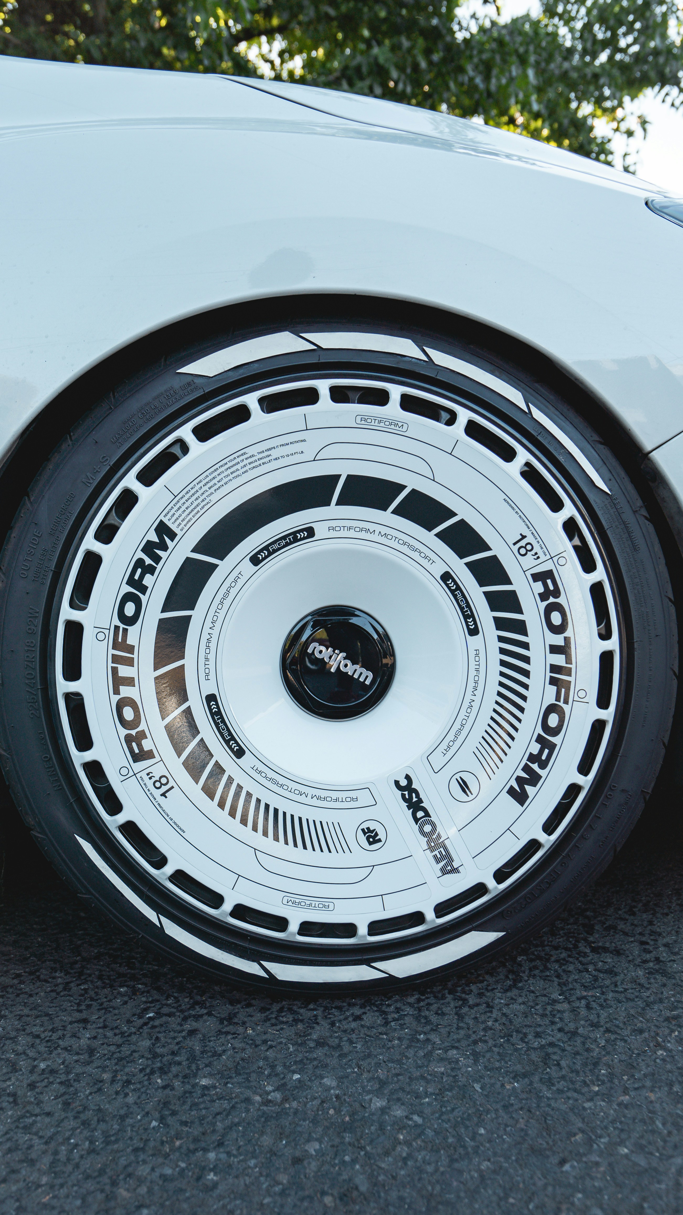 tire close-up, rim design, car wheels, high-resolution wallpaper  , ilustrasi artikel Stunning Tire and Rim Close-up Wallpapers for Your Mobile Device 5