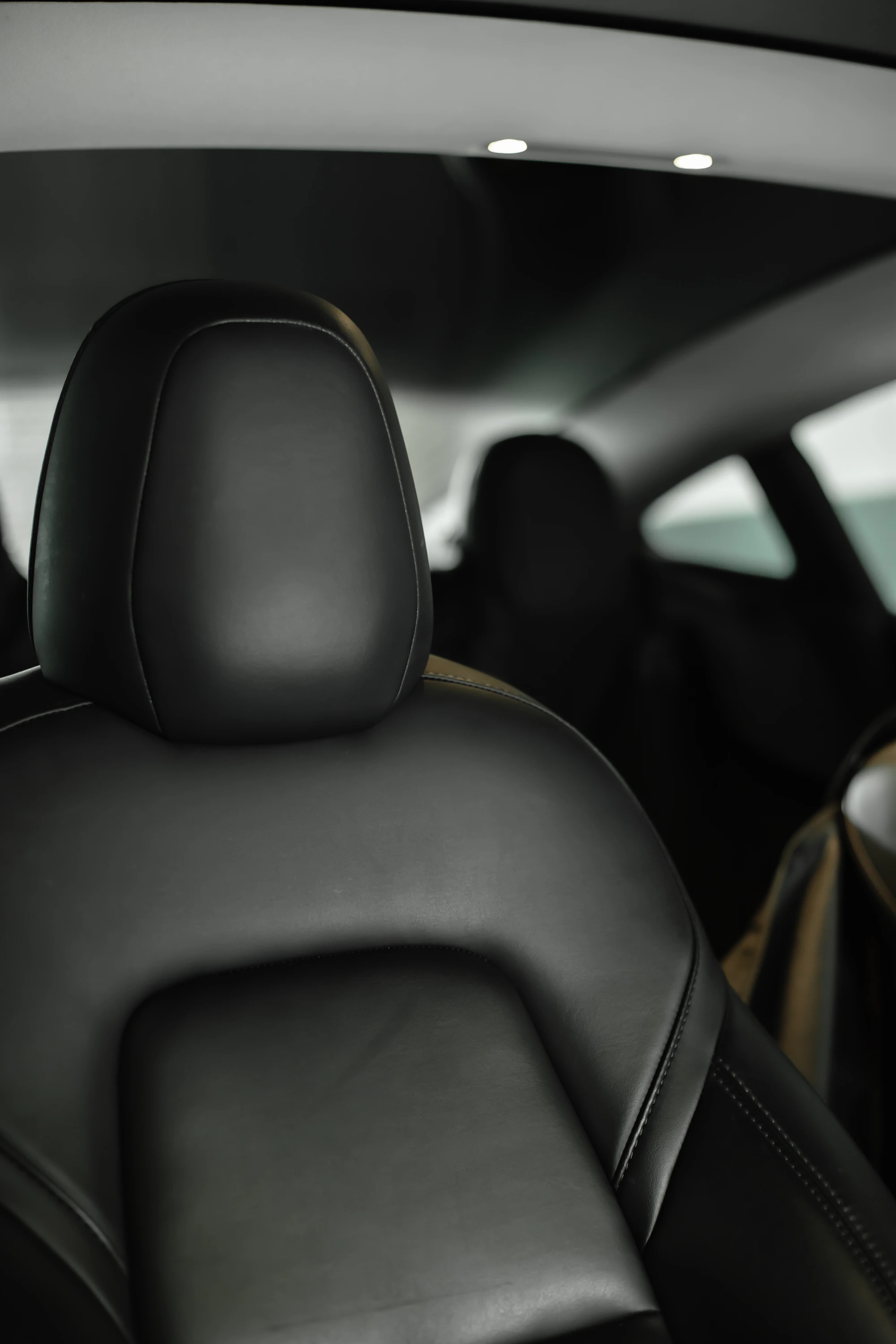 Modern rear passenger seats inside a vehicle with an open and comfortable cabin