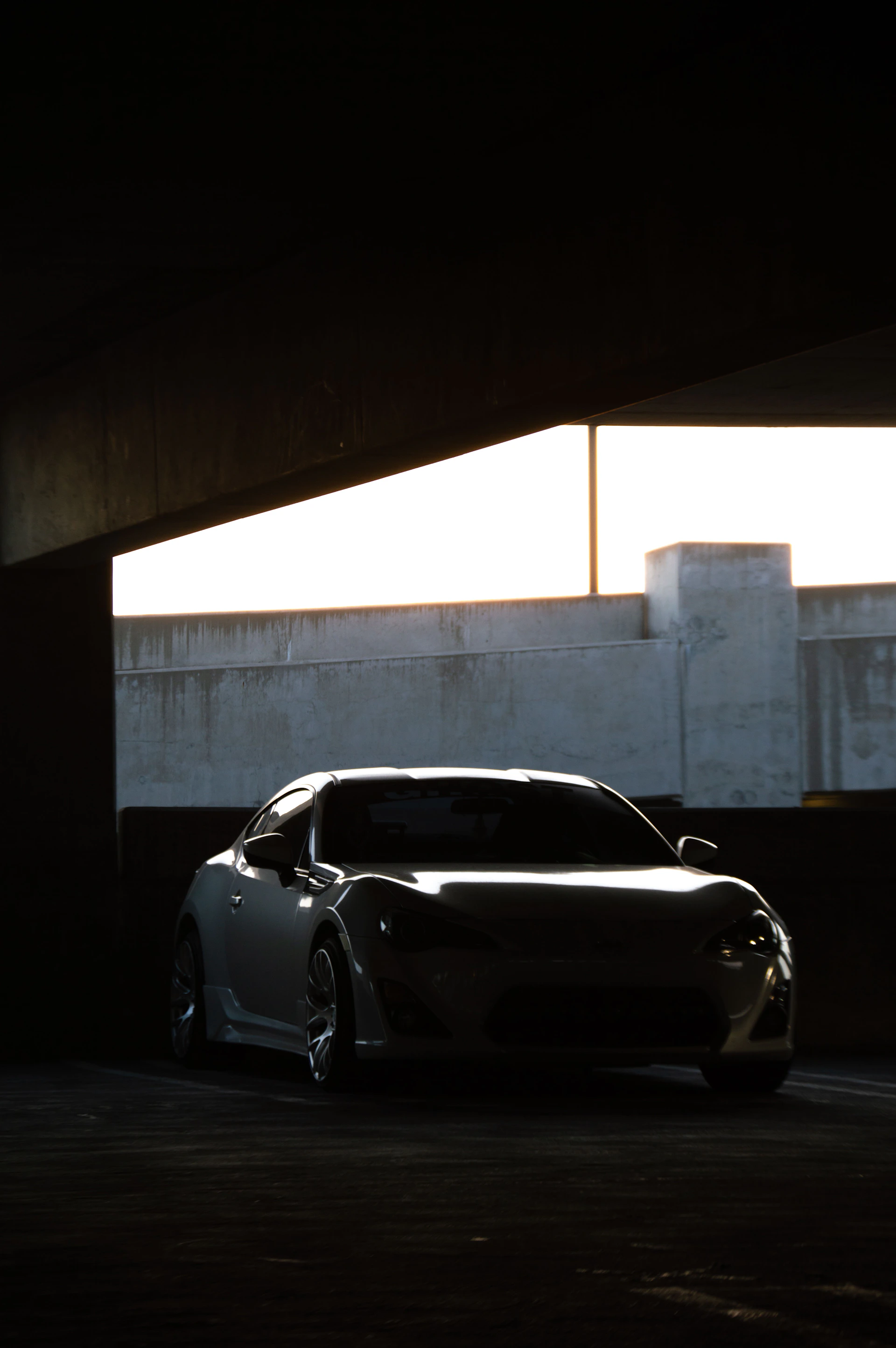 gray computer monitor