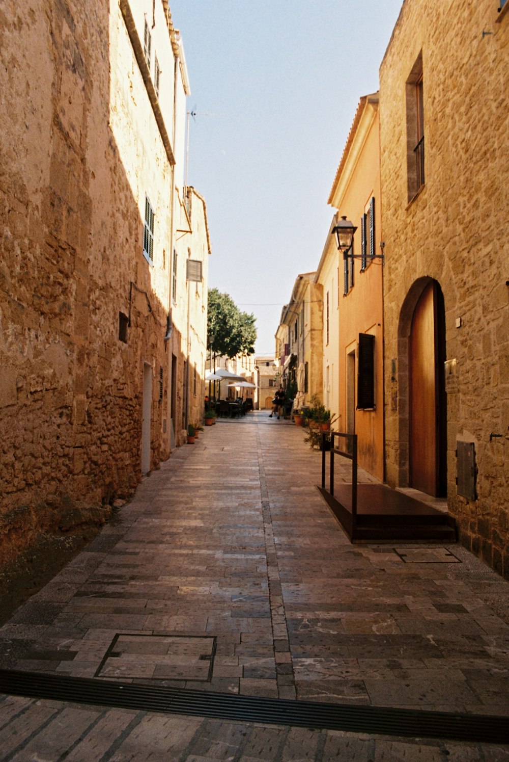 a narrow street with a few buildings on both sides