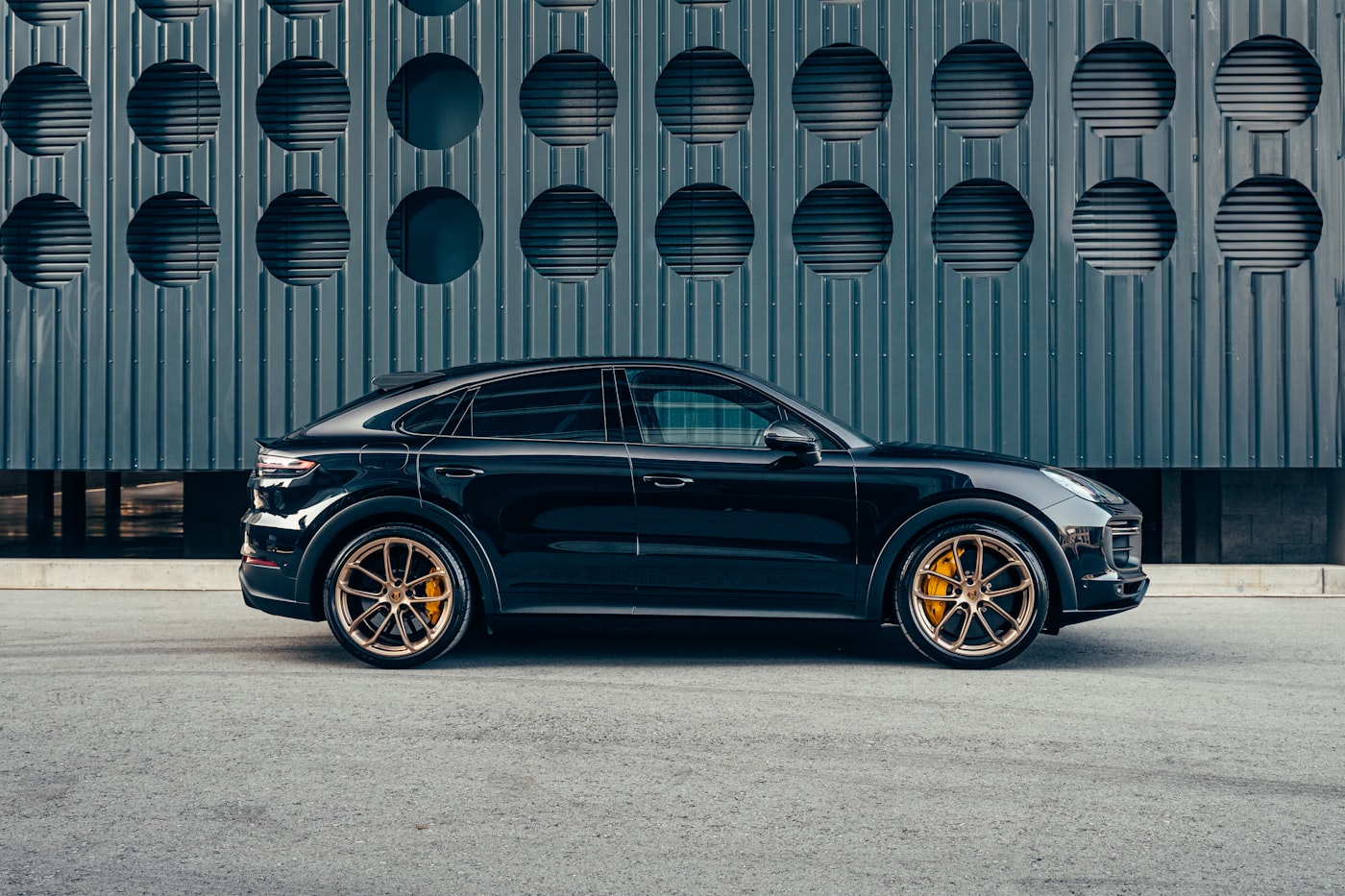 Porsche Cayenne exterior side profile