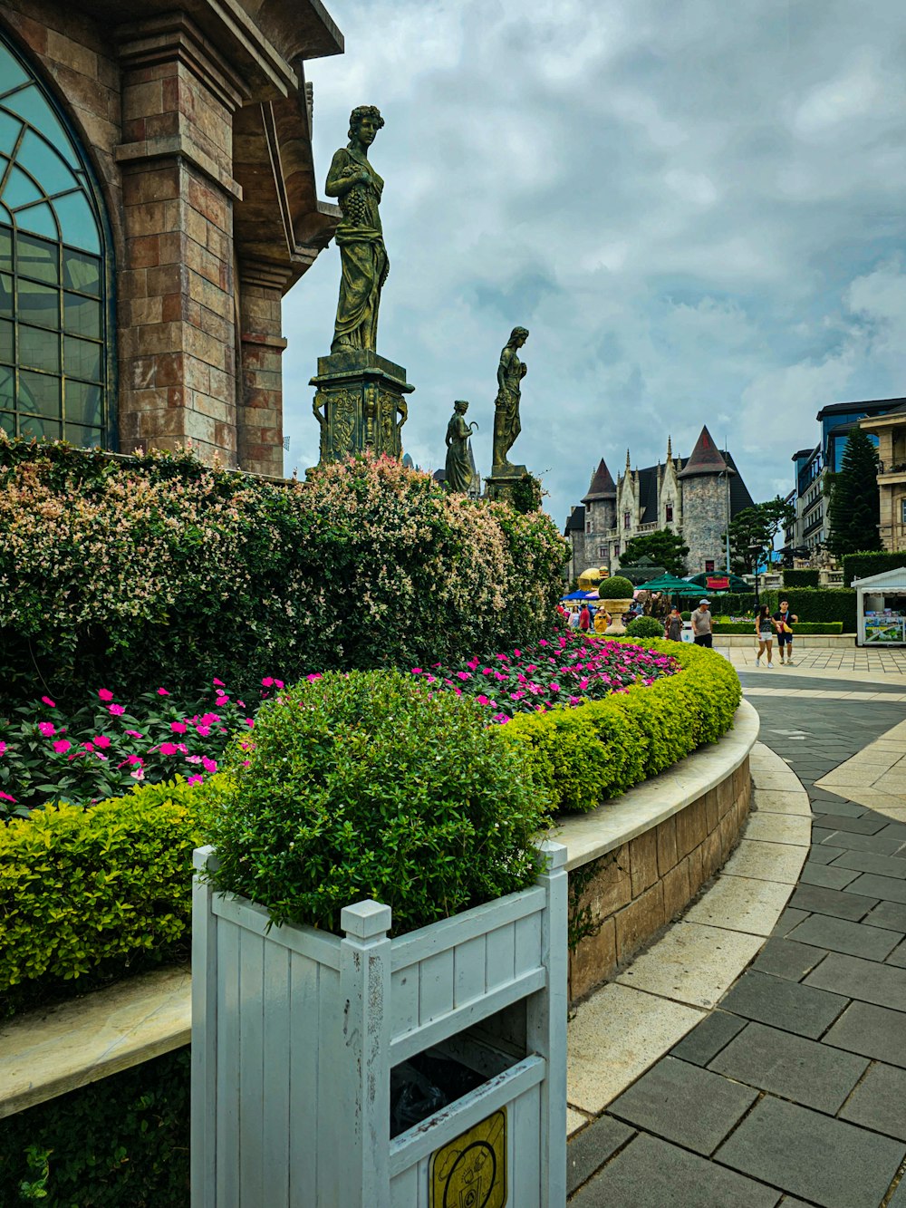 a statue of a man in a garden next to a building