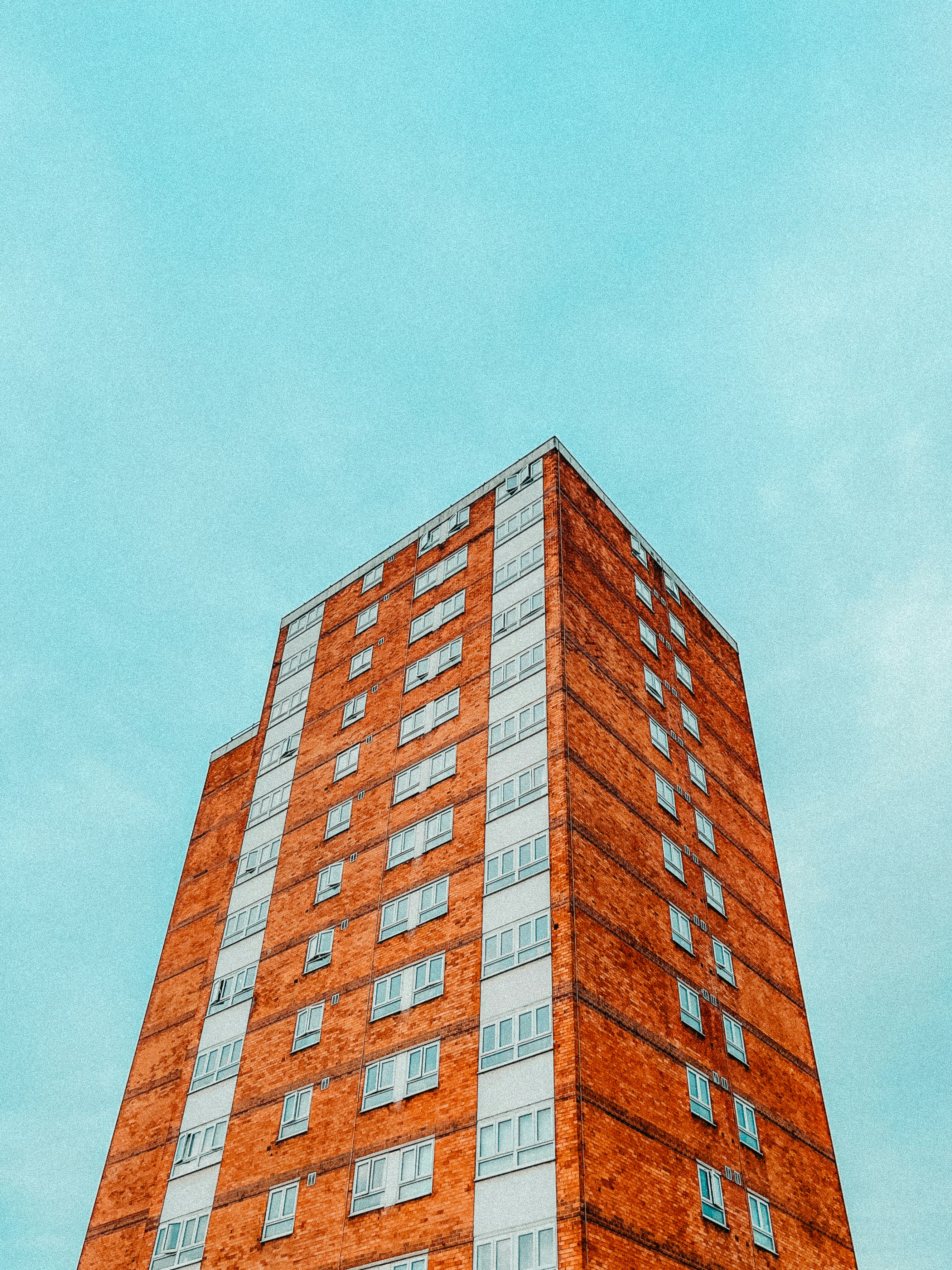 A tall brick building with a sky background photo – Free Manchester ...