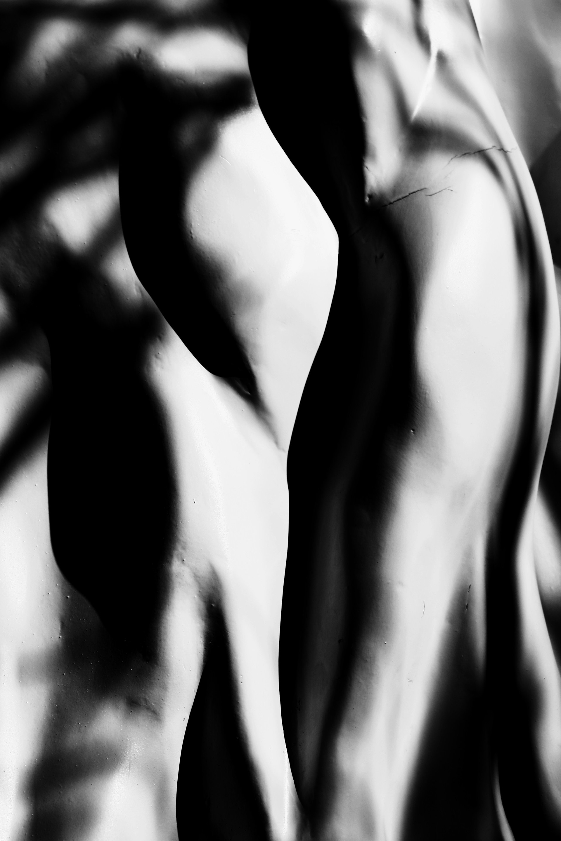 gray computer monitor