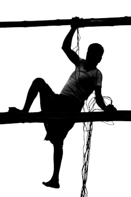 Photo 1696351827834 685d4ae7ea0b?q=85&w=300&h=400&fit=crop