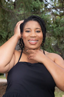 A warm photo of Isis Delboni smiling and engaging with supporters outdoors.