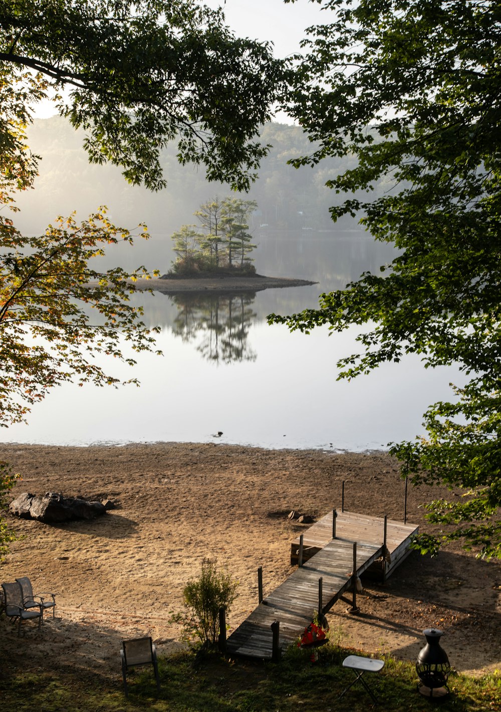 a small island sits in the middle of a lake