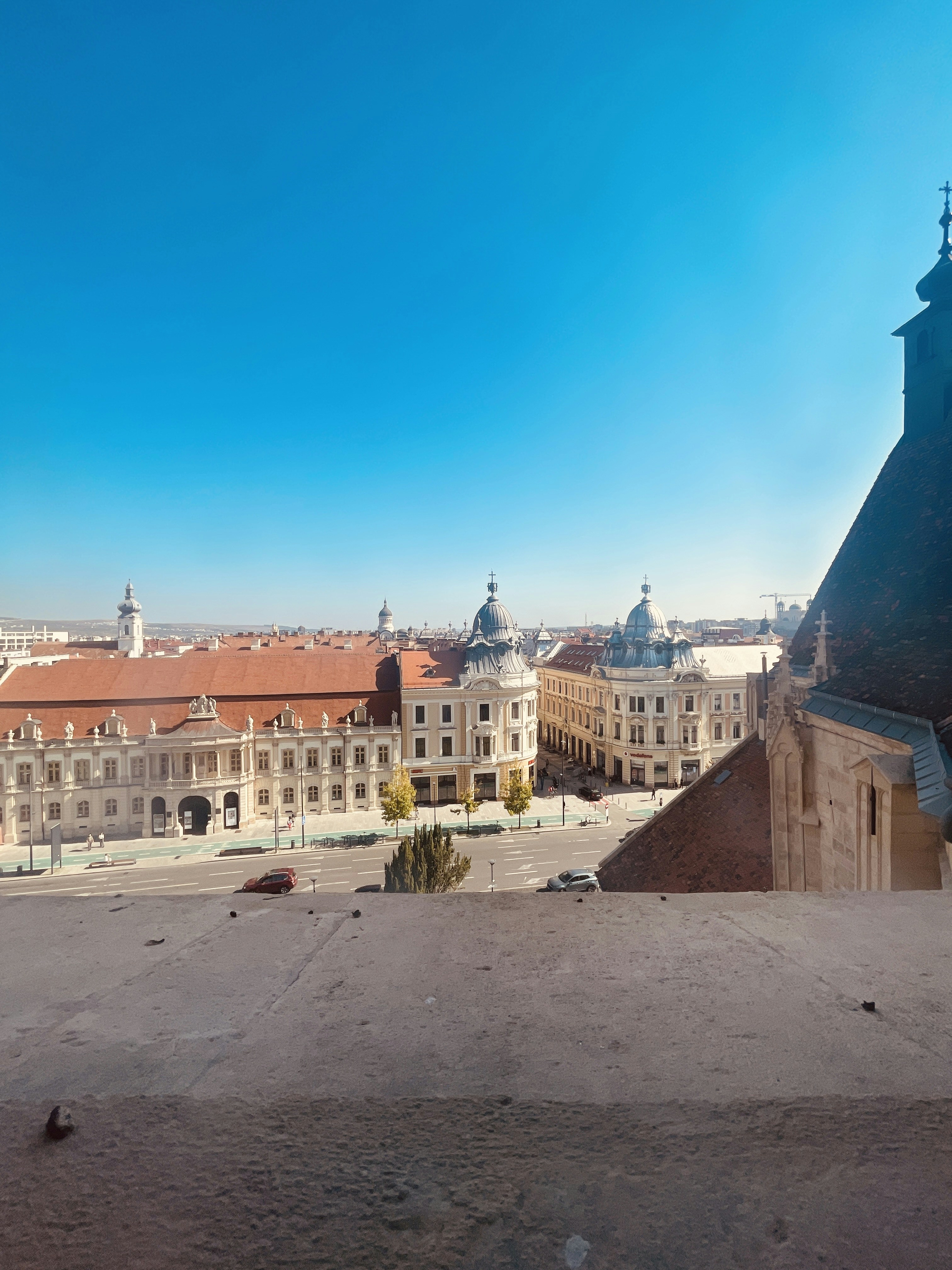 Una vista de una ciudad desde un punto de vista elevado