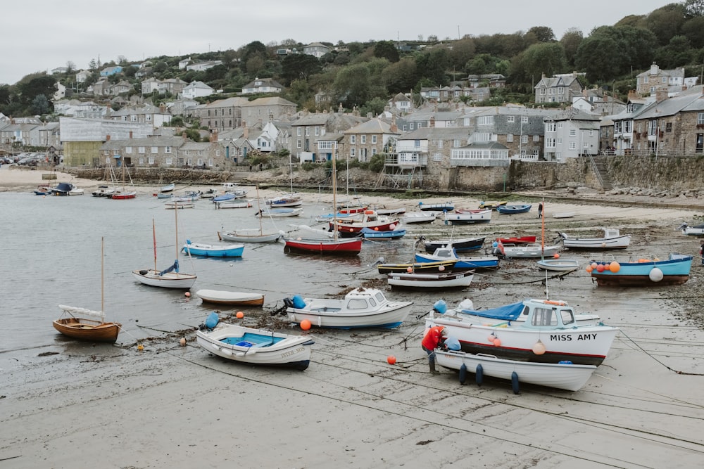 a group of boats sitting on top of a beach