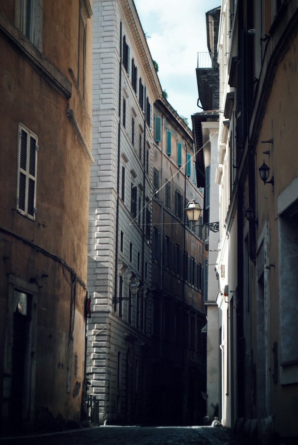 a narrow alley way in a european city