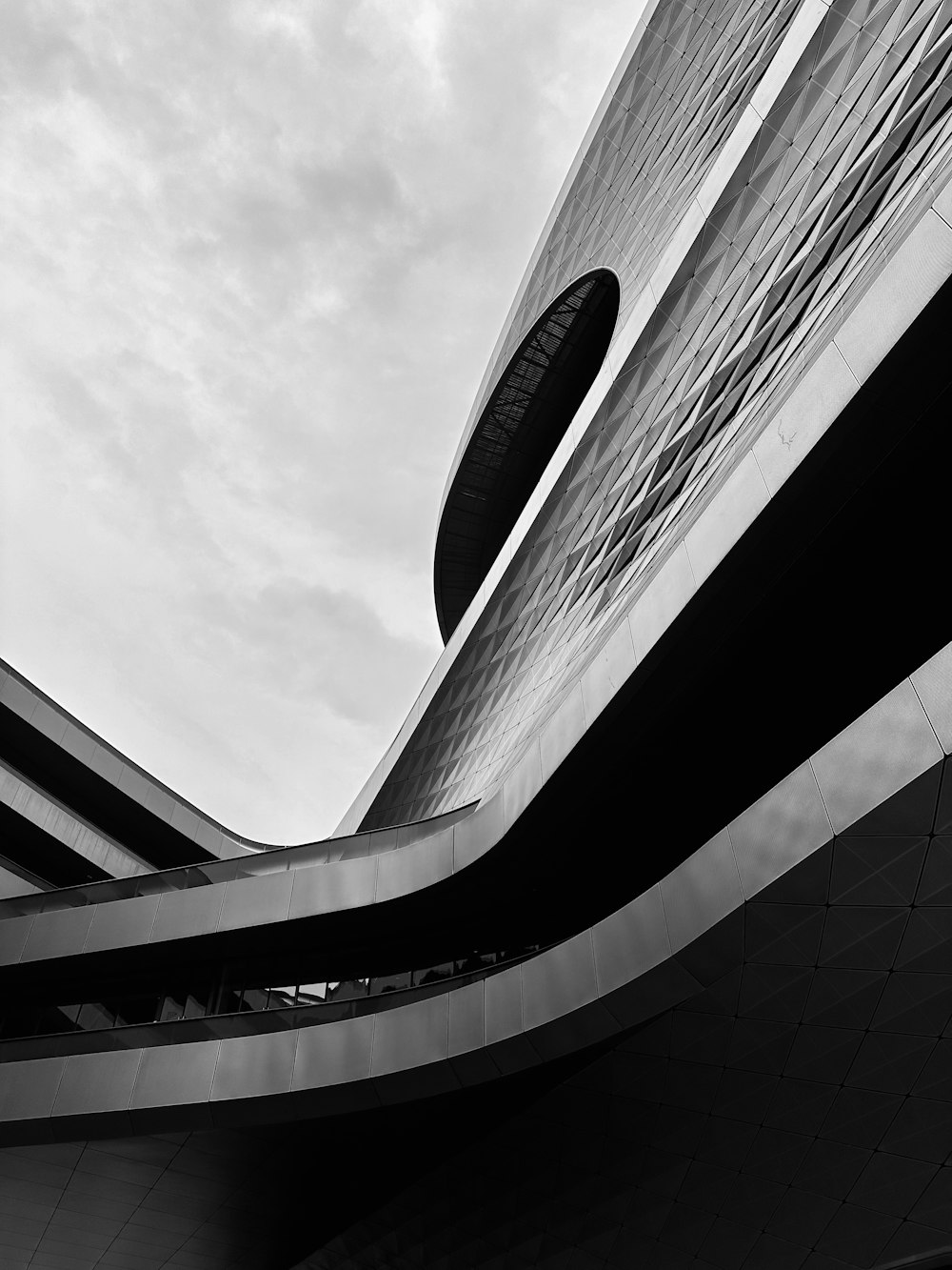 a black and white photo of a building