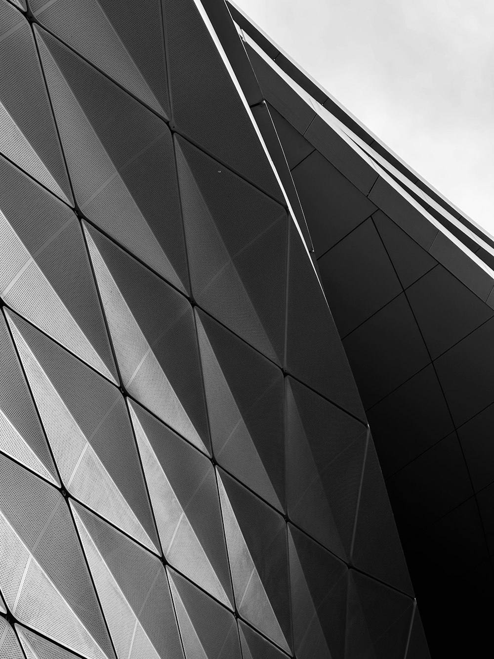 a black and white photo of a building