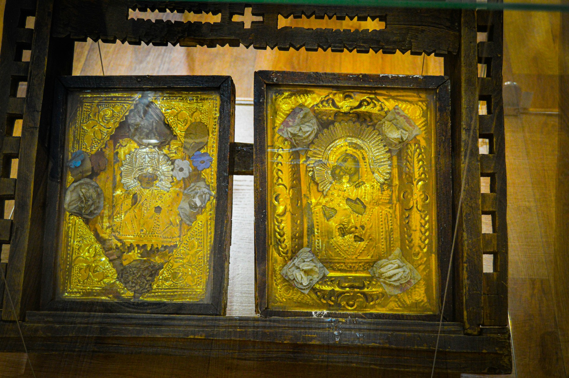 black and white bed linen