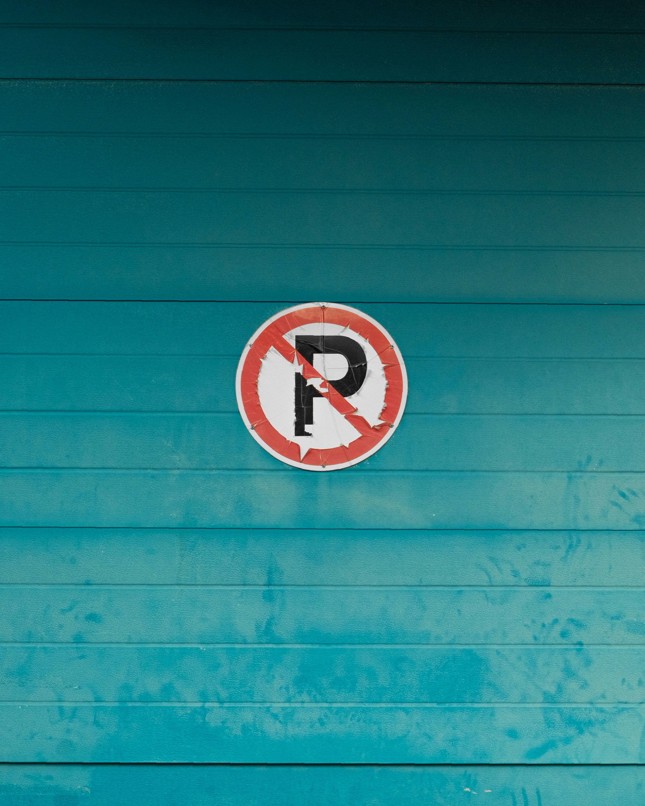 a no parking sign on the side of a building