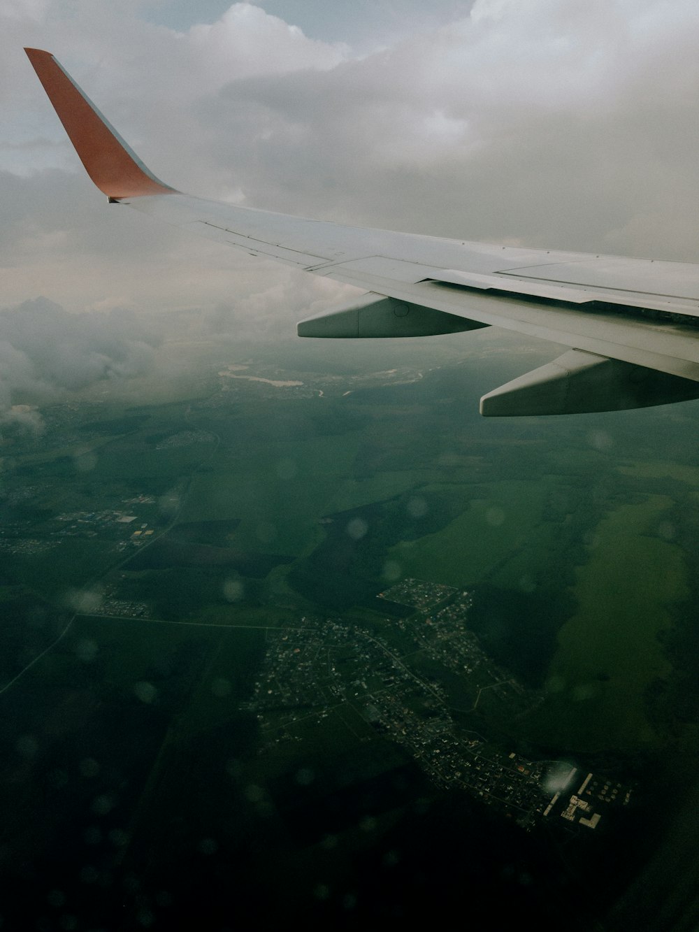 a view of the wing of an airplane in the sky