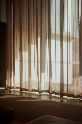 Motorised curtain rail system