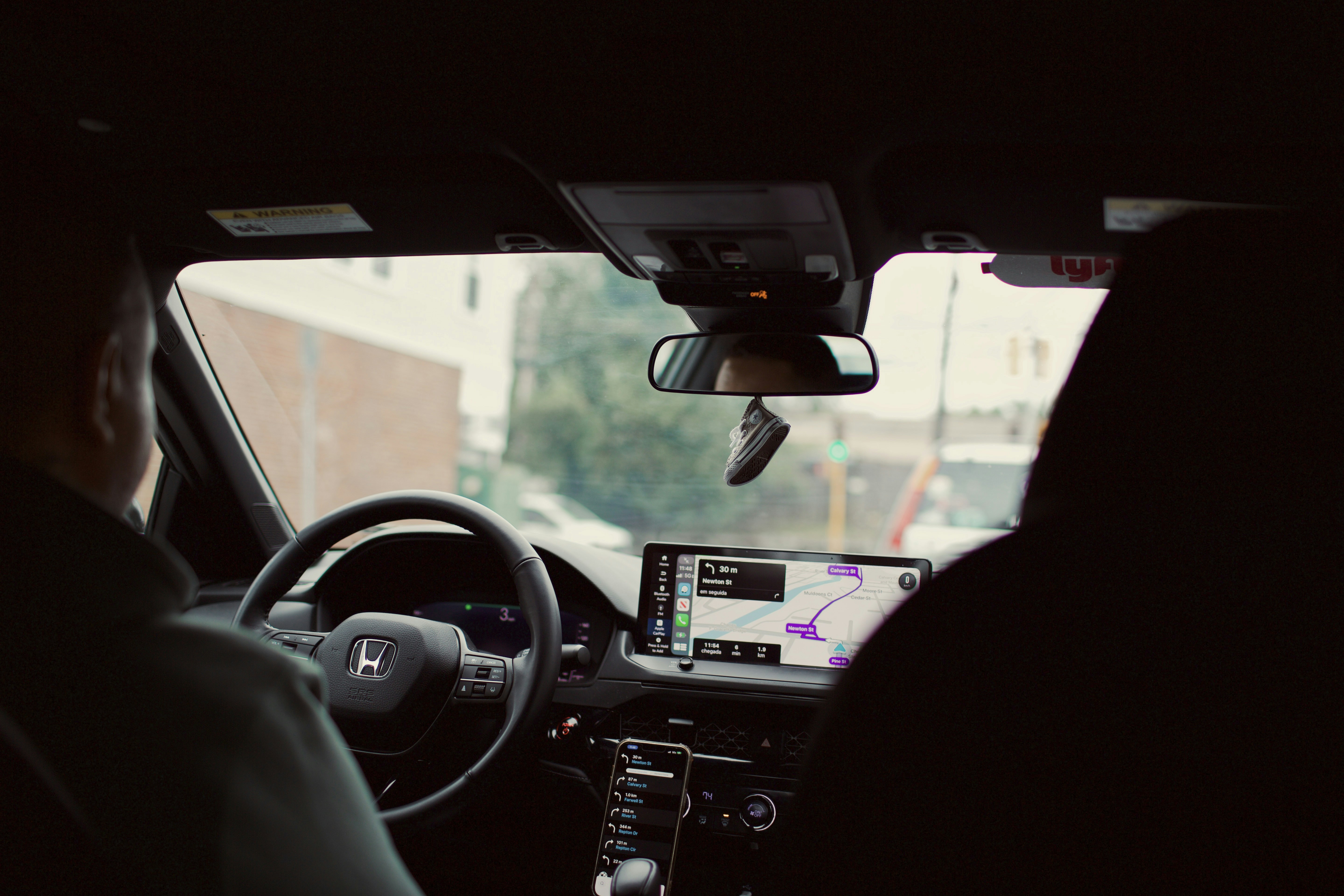 Kinh nghiệm thuê xe tự lái theo giờ an toàn, tránh phát sinh chi phí 2025.