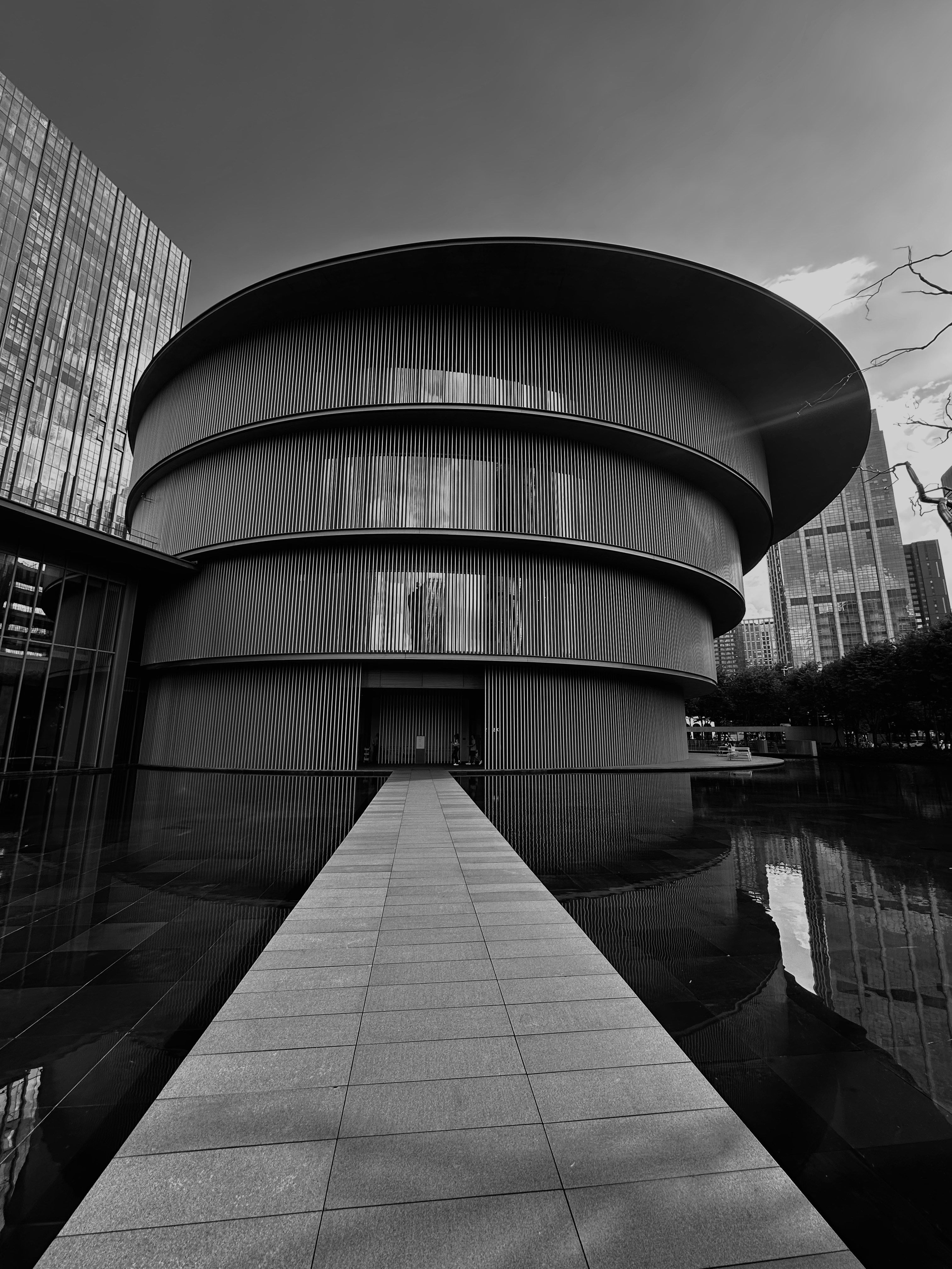 a black and white photo of a building