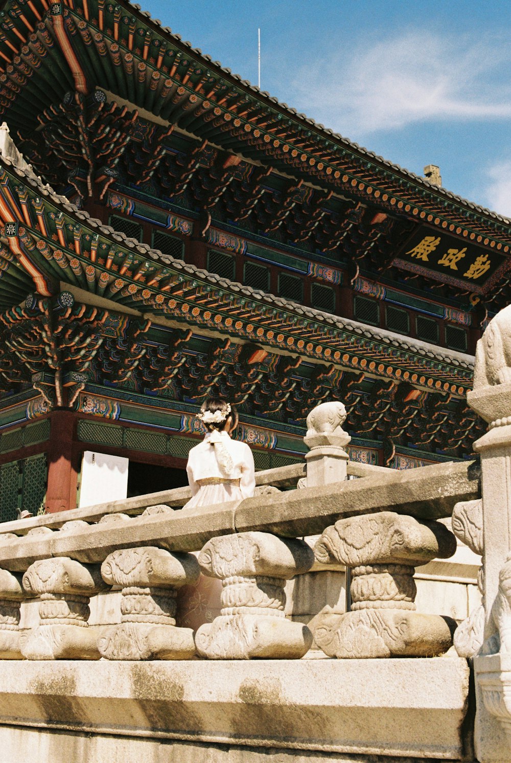 a statue of a woman standing on a balcony