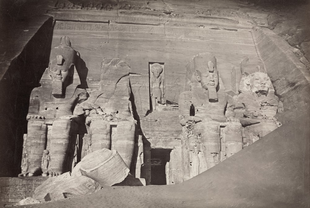 a black and white photo of some statues
