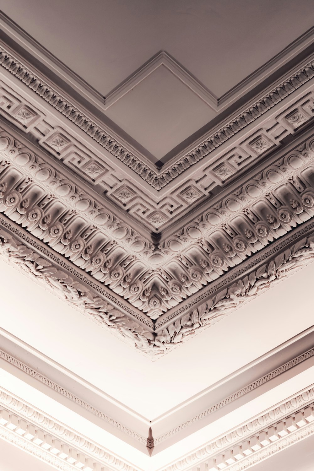 a ceiling in a room with a fancy pattern on the ceiling