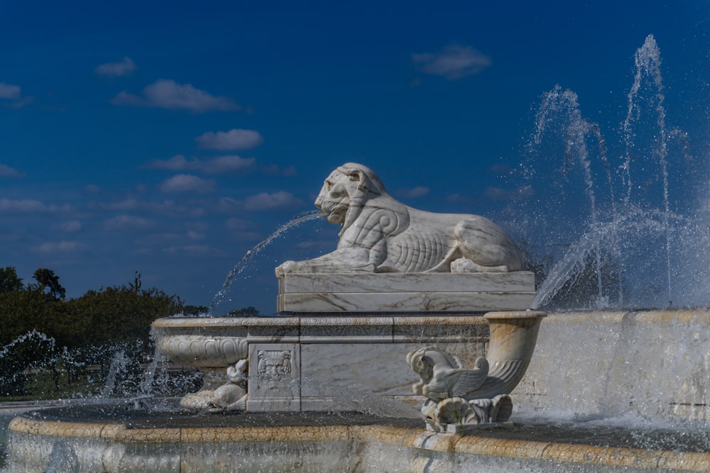 a statue of a lion sitting on top of a fountain