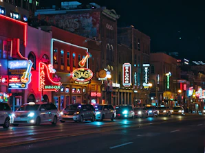 a city street filled with lots of traffic at night