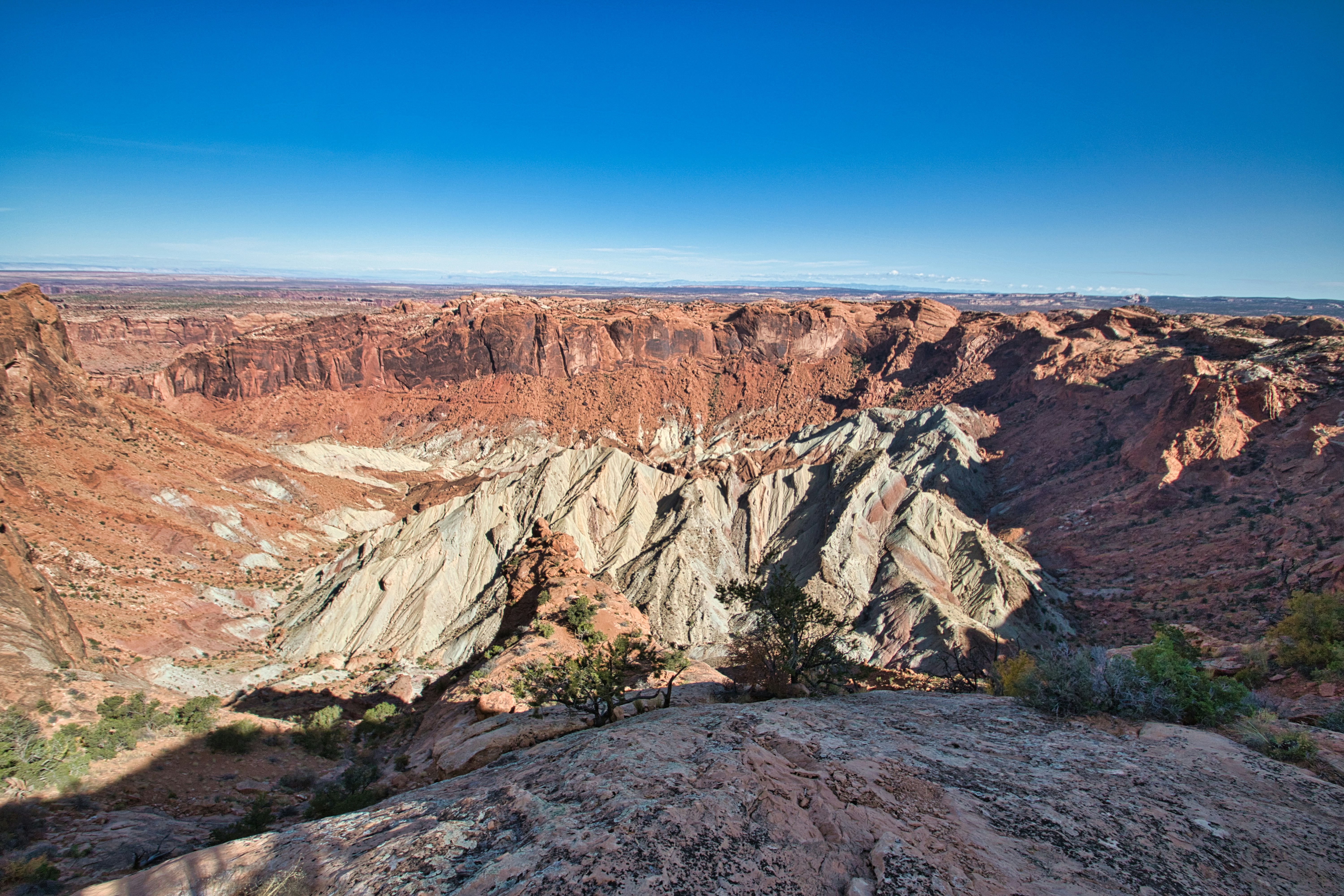 Una vista de las montañas desde un punto de vista alto