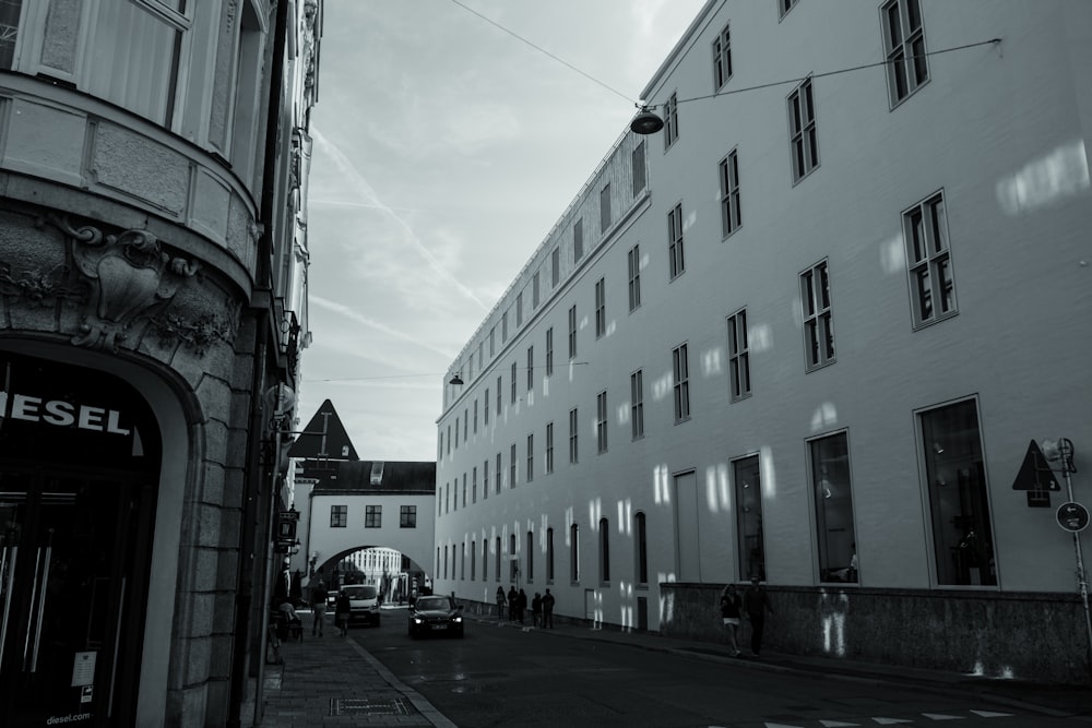 a black and white photo of a city street