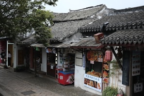 A lively street scene in San José featuring traditional food stalls and friendly locals.