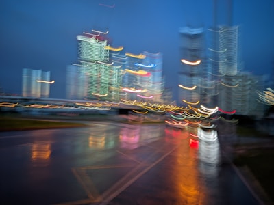 An impressionistic cityscape created by AI with bold color contrasts and light effects.