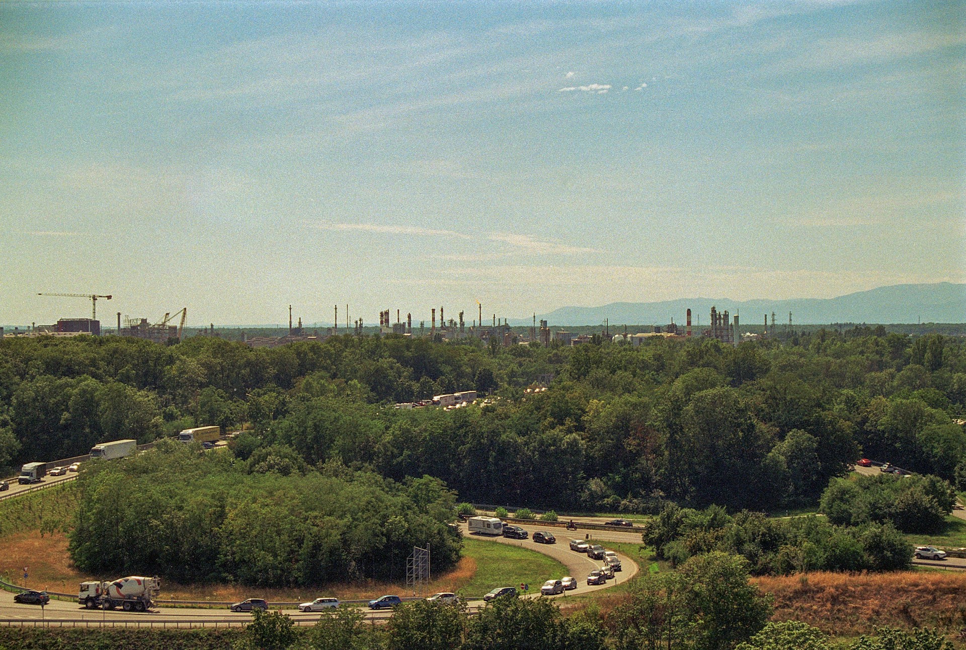 a view of a highway with a lot of traffic