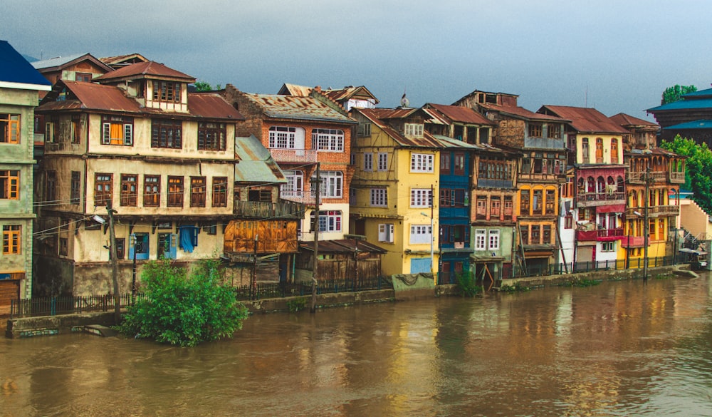 a group of buildings sitting on the side of a river