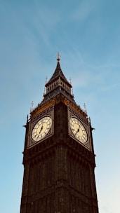 Close-up of a camera capturing the Pachuca monumental clock at sunset.