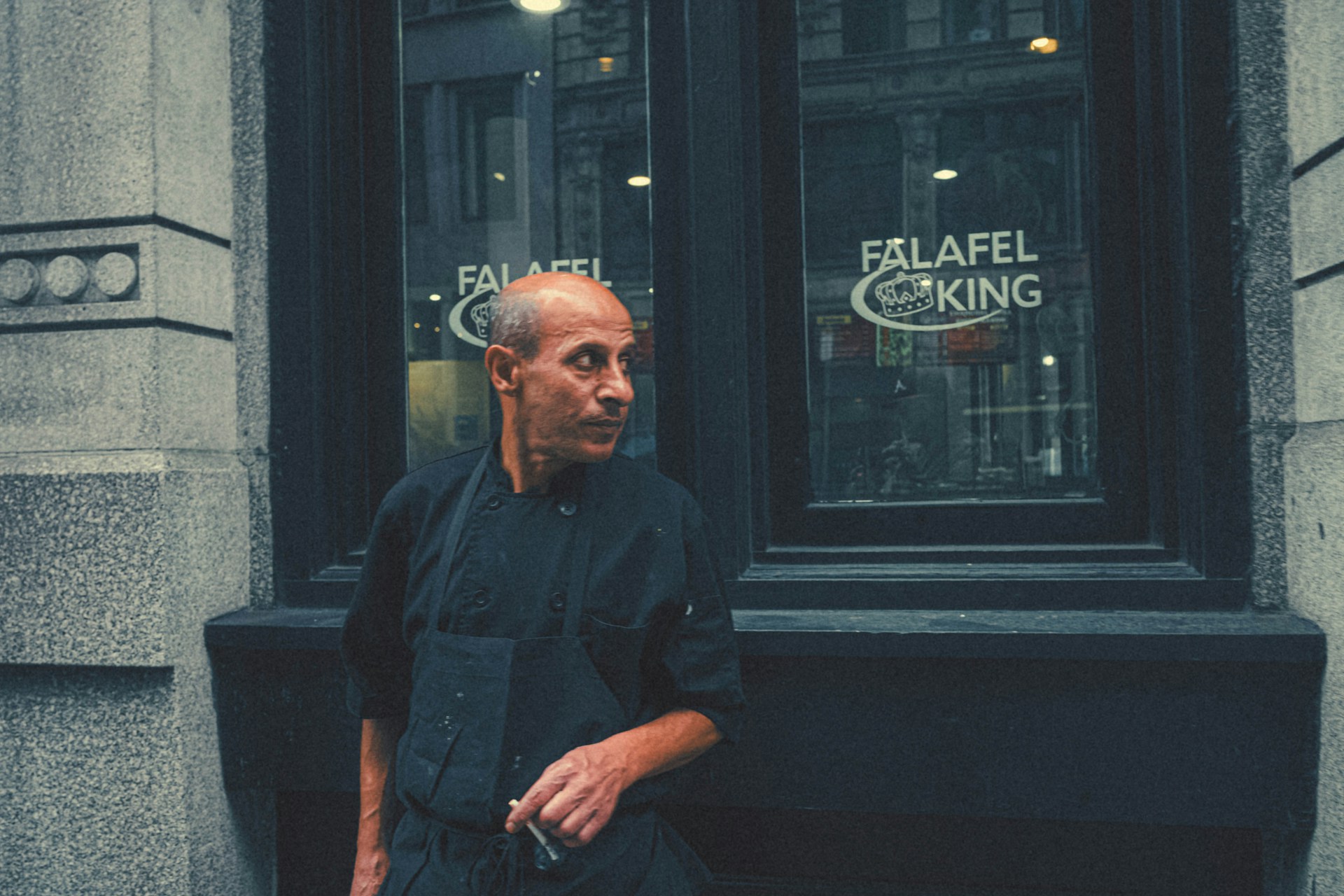 gray computer monitor