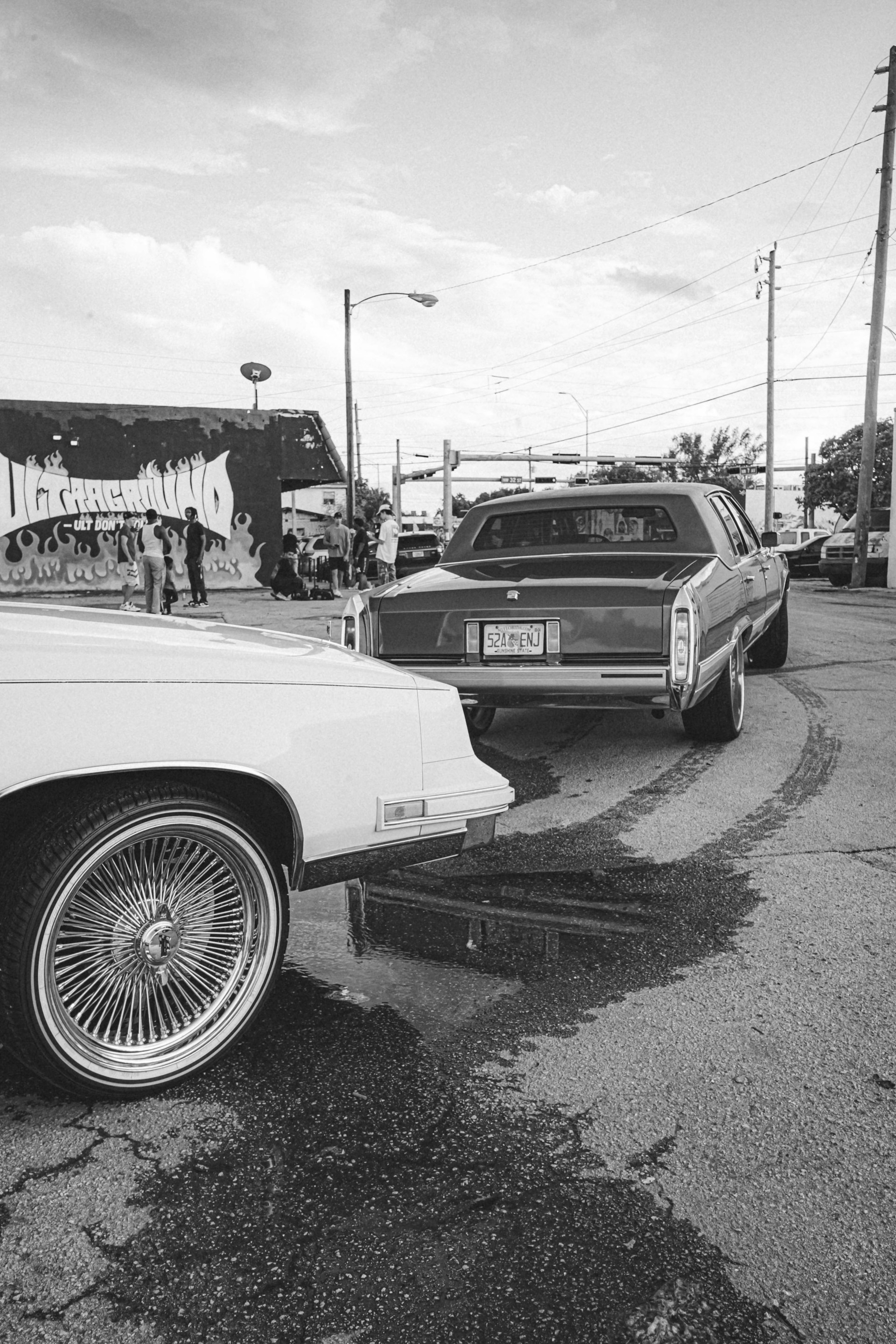 gray computer monitor