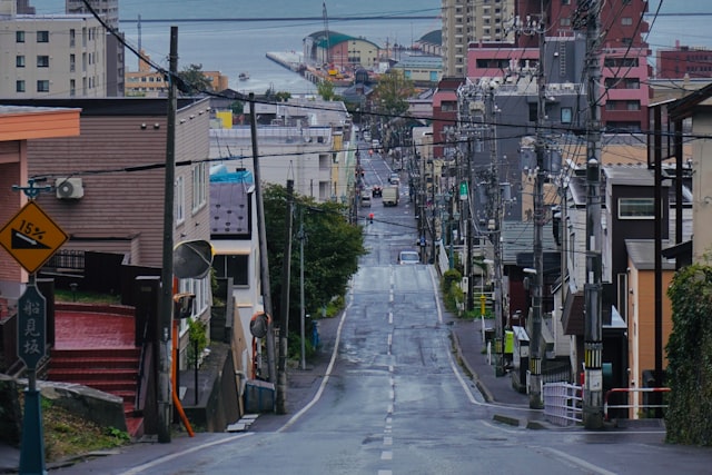 小溪的水在山间流淌改成拟人句 小溪在山间流淌改为拟人句怎么写