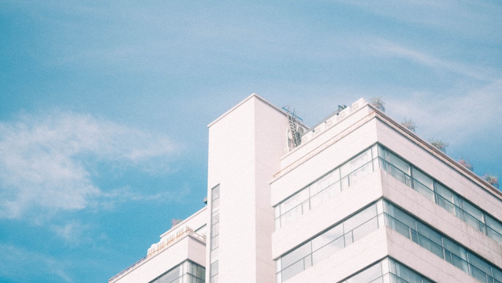 a tall white building sitting under a blue sky