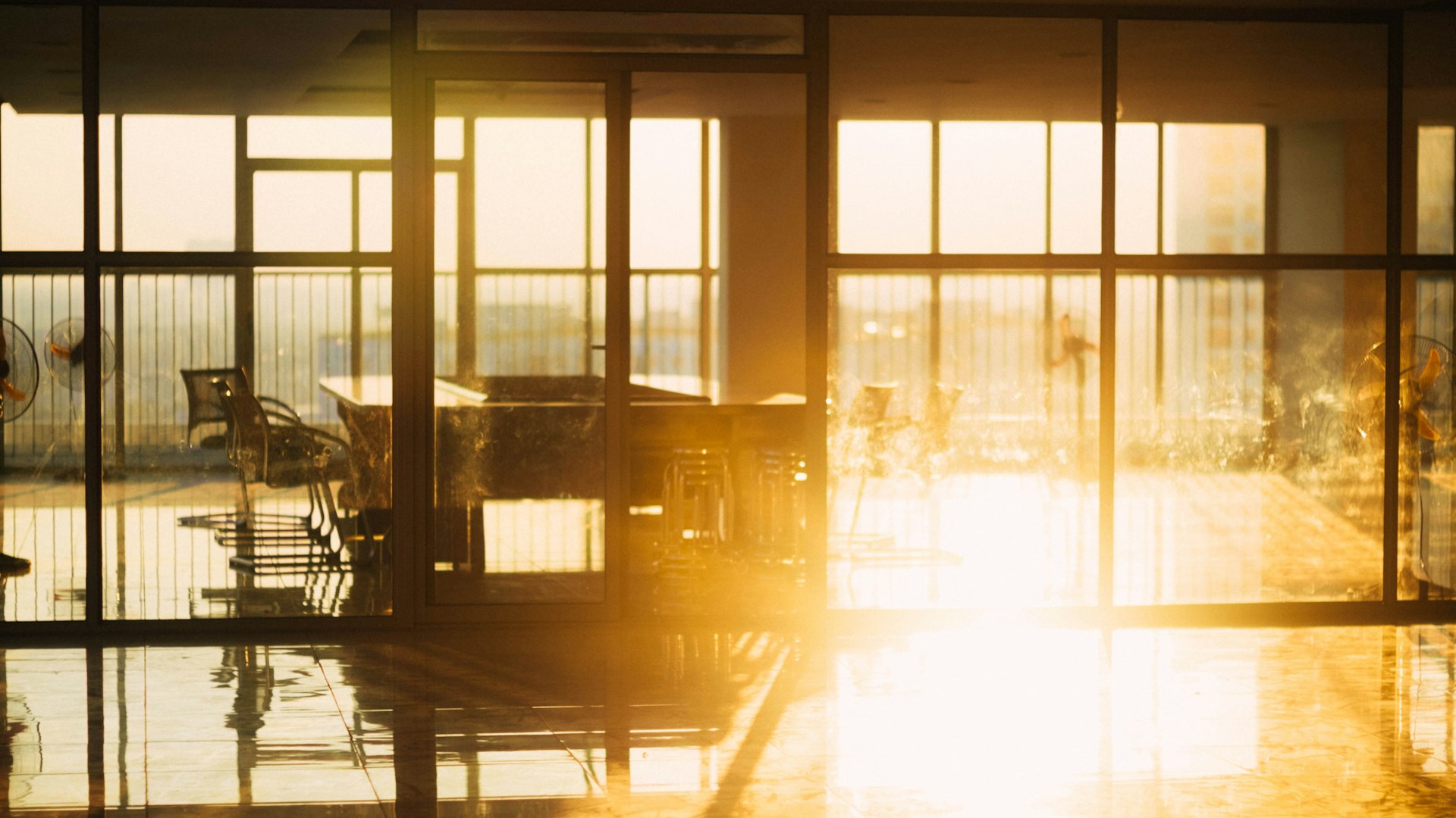 gray computer monitor