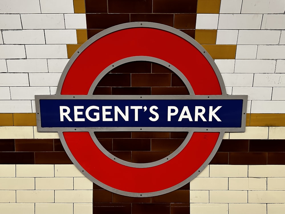 a red and blue sign that reads regent's park