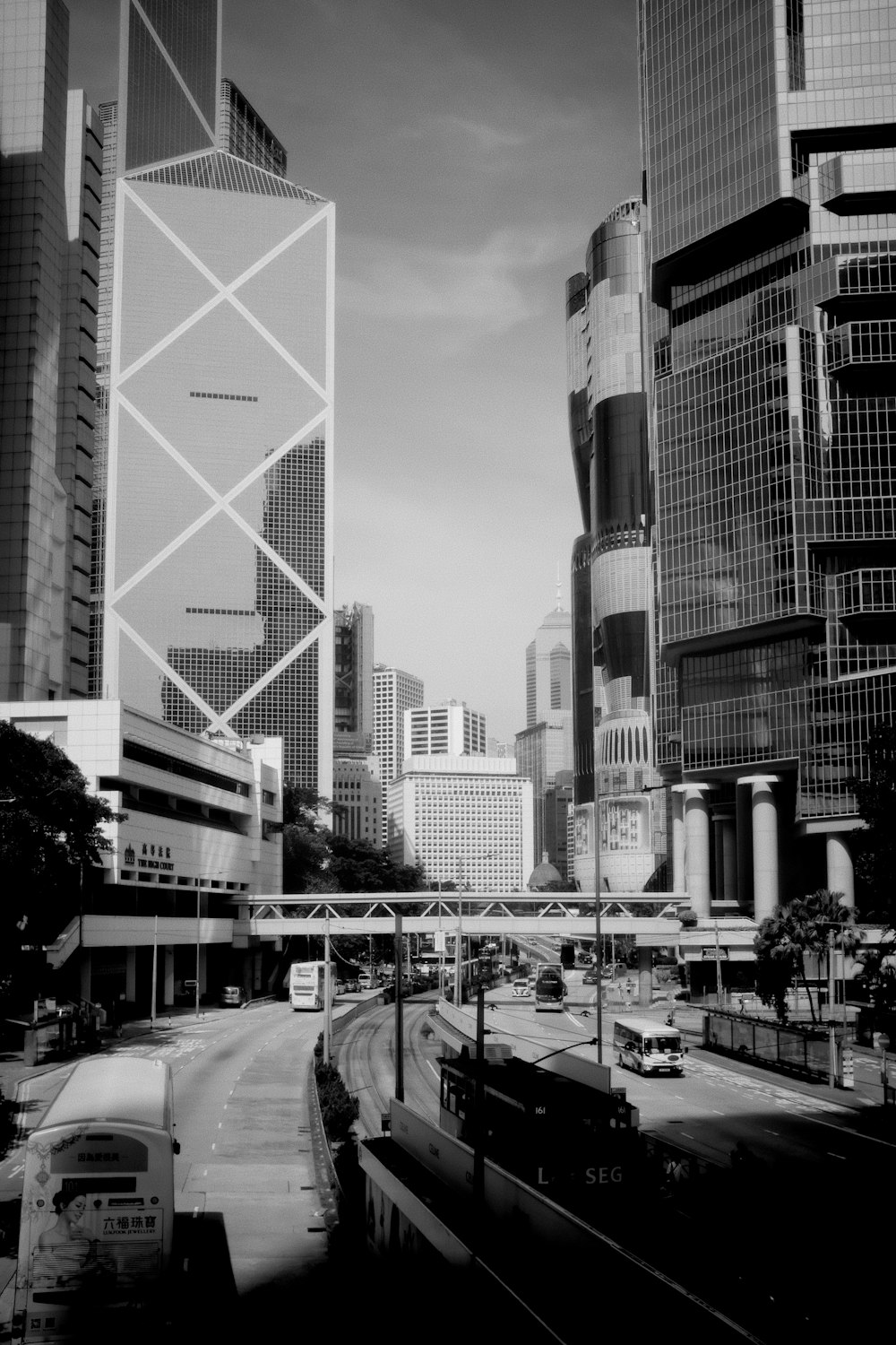 a black and white photo of a city street